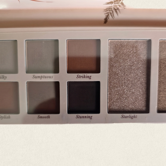 LAURA GELLER Essentials Soft Satins Shadows + Highlighters Palette 8 Shades - Picture 3 of 3